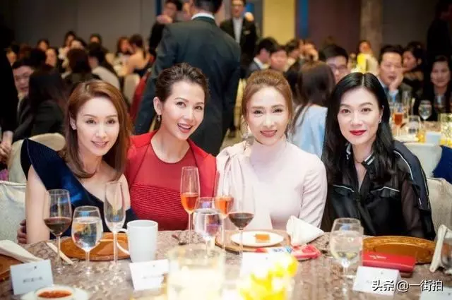 47歲黎姿被45歲的蔡少芬「搶了「風頭,一襲紅裙,果然好氣質!