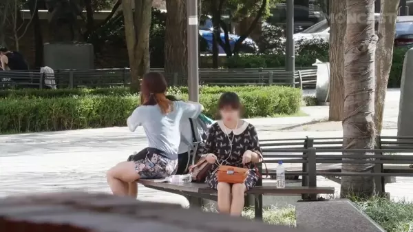 被升學壓力壓的喘不過氣的少女,想要尋求一個擁抱,如果是你會怎麼做?