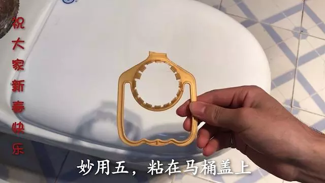 洗碗池裡一定要放個油桶提手,作用太棒了,全家人都搶著用 !
