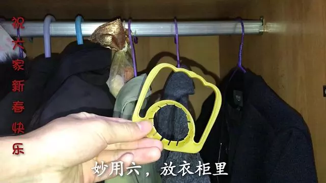 洗碗池裡一定要放個油桶提手,作用太棒了,全家人都搶著用 !