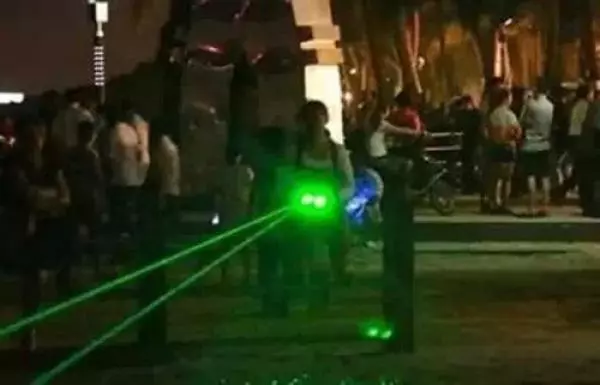 5歲男孩就看了一眼,竟然永久失明了.....這東西要不得,心地善良的人分享出去吧!