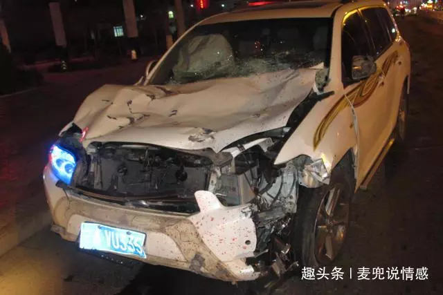 妻子肇事逃逸,丈夫頂罪入獄,出獄回家看到臥室窗簾後人影,蒙了