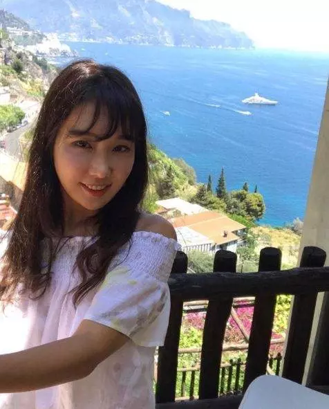 最強美魔女牙醫! 50歲超正媽和女兒自拍「以為是姊妹」 私下「火辣S線照」曝光翻身人氣網紅!(圖.影)
