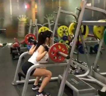 最強美魔女牙醫! 50歲超正媽和女兒自拍「以為是姊妹」 私下「火辣S線照」曝光翻身人氣網紅!(圖.影)