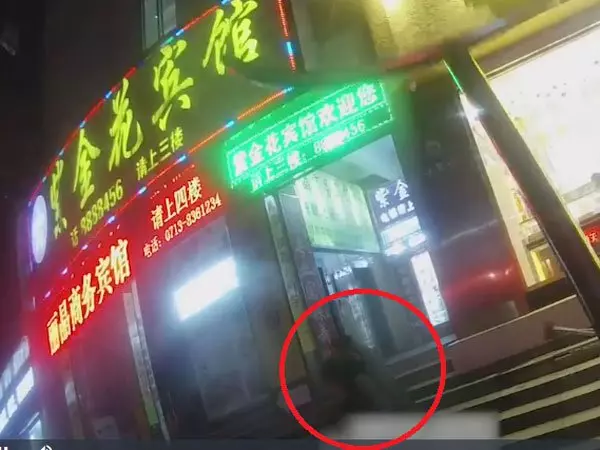 ED佬沒錢看醫生 刀挾女子要贖金治病 !