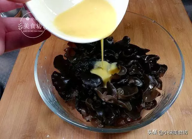 木耳新吃法,3分鐘就出鍋,外酥里軟,端上桌全搶光,比肉還好吃。