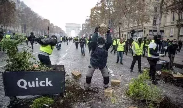 法國淪陷!中國駐法國大使館正式發出最高警報!