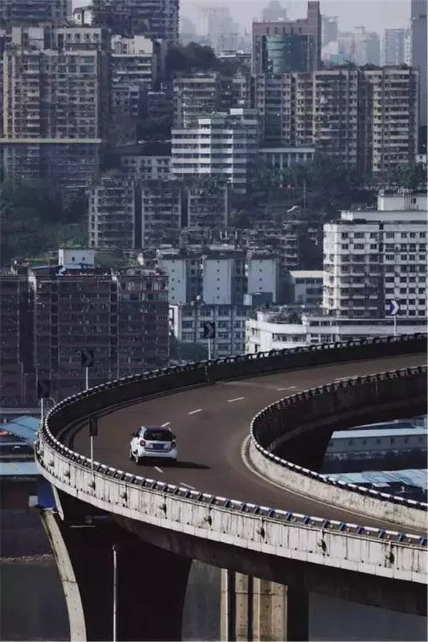 一張網友拍的「中國重慶」照片最近爆紅網路,轟動了亞洲,也震撼了全世界!