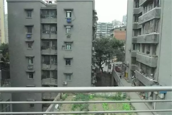 一張網友拍的「中國重慶」照片最近爆紅網路,轟動了亞洲,也震撼了全世界!