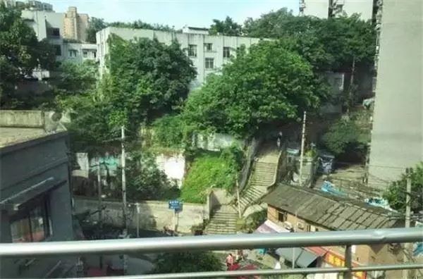 一張網友拍的「中國重慶」照片最近爆紅網路,轟動了亞洲,也震撼了全世界!