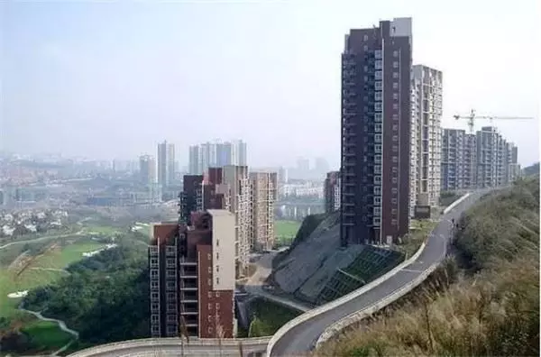 一張網友拍的「中國重慶」照片最近爆紅網路,轟動了亞洲,也震撼了全世界!
