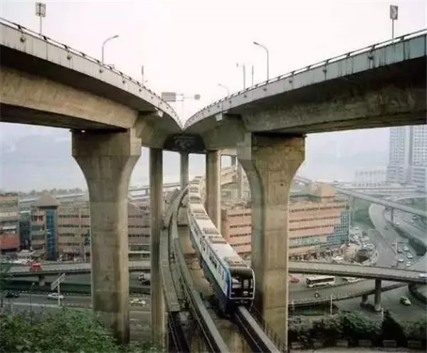 一張網友拍的「中國重慶」照片最近爆紅網路,轟動了亞洲,也震撼了全世界!