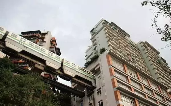 一張網友拍的「中國重慶」照片最近爆紅網路,轟動了亞洲,也震撼了全世界!