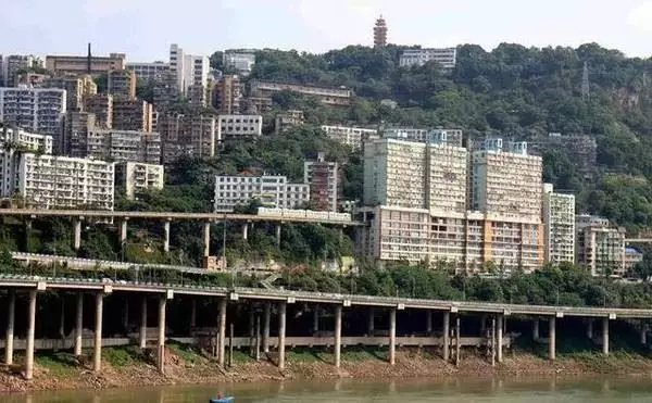 一張網友拍的「中國重慶」照片最近爆紅網路,轟動了亞洲,也震撼了全世界!