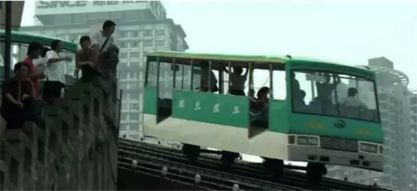 一張網友拍的「中國重慶」照片最近爆紅網路,轟動了亞洲,也震撼了全世界!