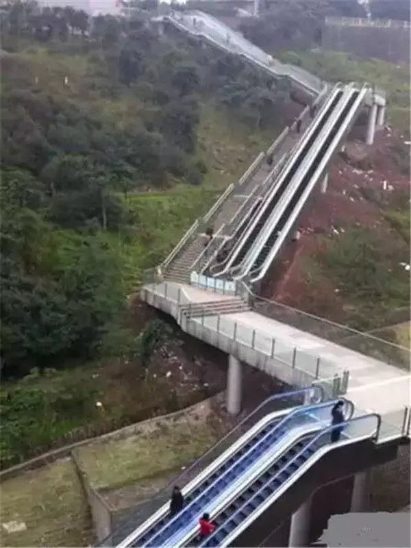 一張網友拍的「中國重慶」照片最近爆紅網路,轟動了亞洲,也震撼了全世界!