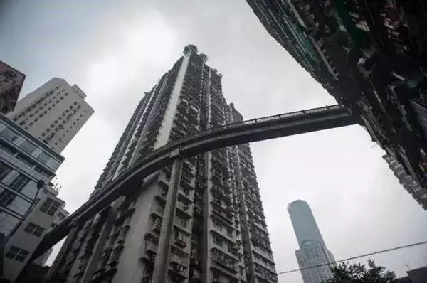 一張網友拍的「中國重慶」照片最近爆紅網路,轟動了亞洲,也震撼了全世界!