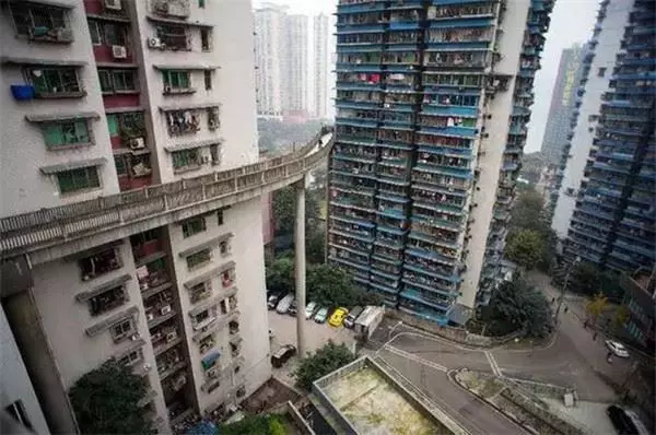 一張網友拍的「中國重慶」照片最近爆紅網路,轟動了亞洲,也震撼了全世界!