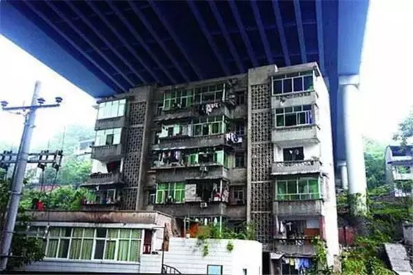 一張網友拍的「中國重慶」照片最近爆紅網路,轟動了亞洲,也震撼了全世界!