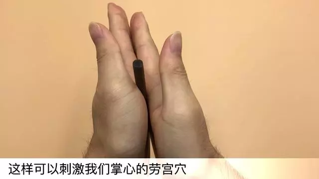 舊筷子別再扔掉了,綁根繩子掛陽台,一年能省下不少錢,快試試