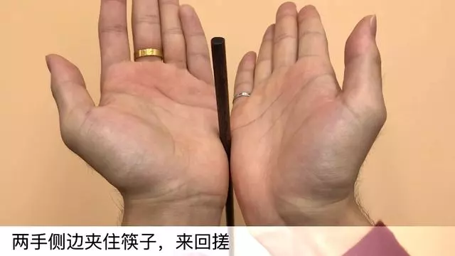 舊筷子別再扔掉了,綁根繩子掛陽台,一年能省下不少錢,快試試