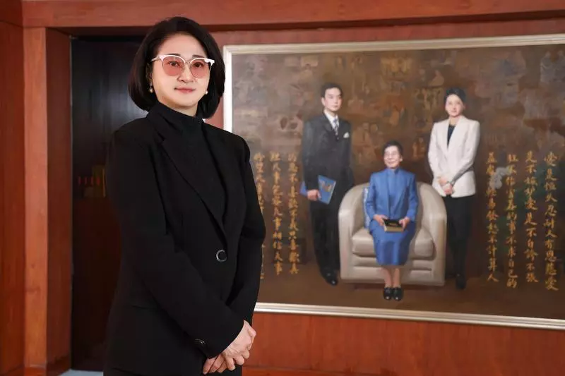 嚴陳莉蓮「冠夫姓」現身示決心,正式接手裕隆集團!豪邁個性受老臣誇讚「她比嚴凱泰還厲害」