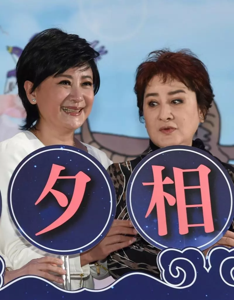 「歌仔戲小生」陳亞蘭風靡全台,卻「苦等愛情10幾年」,如今男友全家近照曝光,看了他的妻子,網友:怪不得陳亞蘭沒機會