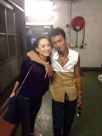 長相酷似王菲,陪在謝霆鋒身邊23年,8歲私生女顏值爆表