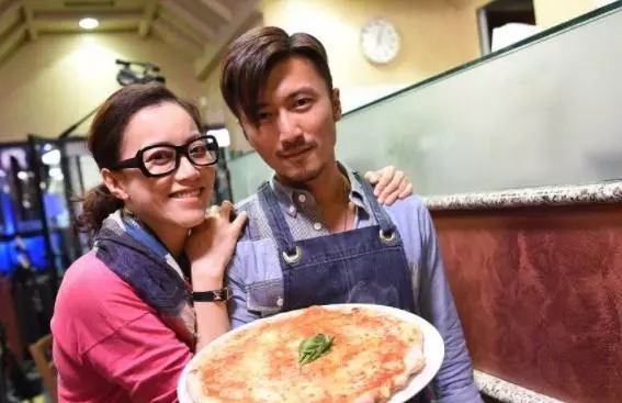 長相酷似王菲,陪在謝霆鋒身邊23年,8歲私生女顏值爆表