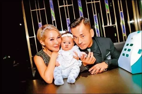 百億大亨陪小三共度情人節,結婚14年正宮發文暗:「錢買不到惦記你的心」