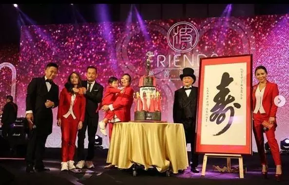 百億大亨陪小三共度情人節,結婚14年正宮發文暗:「錢買不到惦記你的心」