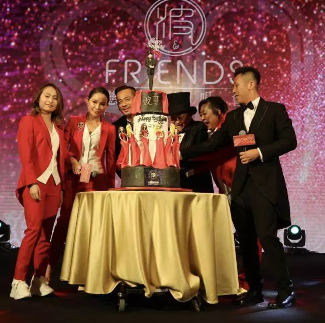 百億大亨陪小三共度情人節,結婚14年正宮發文暗:「錢買不到惦記你的心」