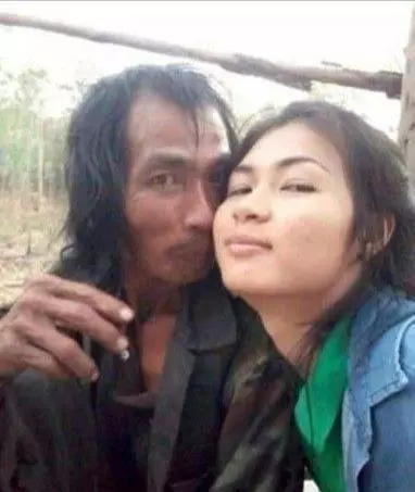 究竟發生什麼事 ?? 這組泰國「父女合照」,竟讓遠在中國的網民陷入瘋狂罵戰