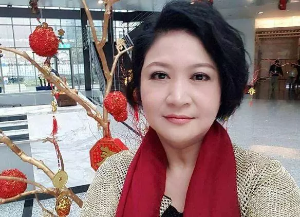 她不顧53歲的高齡,停經靠吃藥來恢復月經,只為了再生一個
