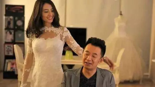 媽媽去世一個月後父親和繼母結婚,7年後繼母告訴我一個秘密