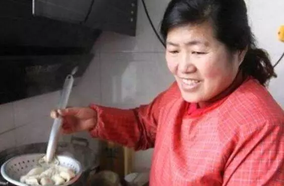 我偷賣妻子首飾給嫂子交住院費,她要離婚,後來妻子給嫂子8萬元