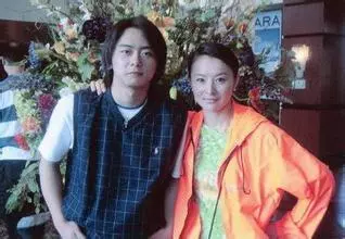 她被喻為最美霸王花，與乾兒子[亂.倫]半裸躲衣櫃，保險套事件轟動一時 