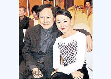 她被喻為最美霸王花，與乾兒子[亂.倫]半裸躲衣櫃，保險套事件轟動一時 