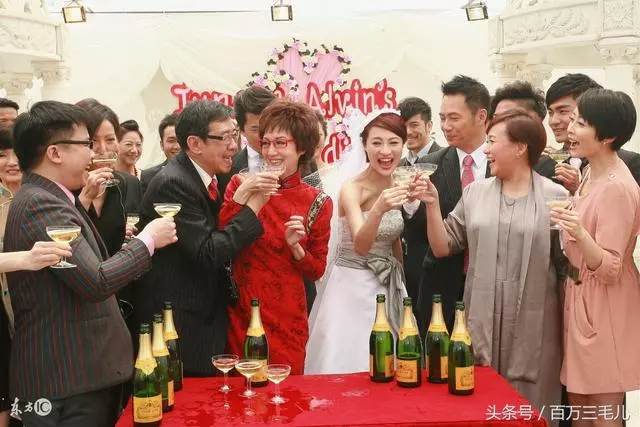 因為拆遷和姑姐鬧僵多年,兒子結婚她來大鬧兒子婚禮,索要份子錢
