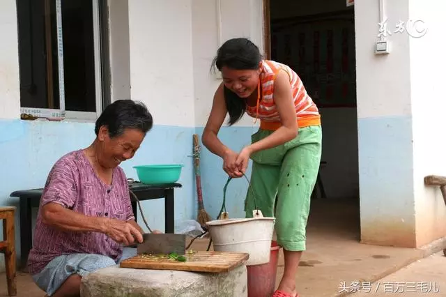 弟媳和我爸媽吵架,我和妹妹把爸媽接出來了,送不回去了