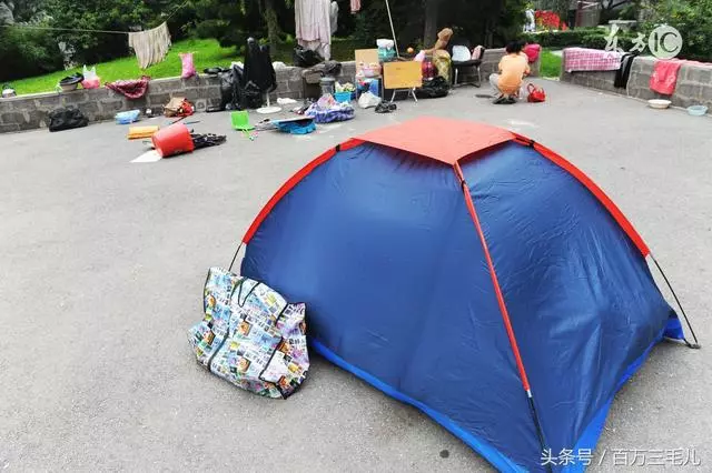 弟媳和我爸媽吵架,我和妹妹把爸媽接出來了,送不回去了