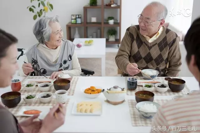 兒子喊我回家喝雞湯,公公的一個眼神,卻使令我進退兩難