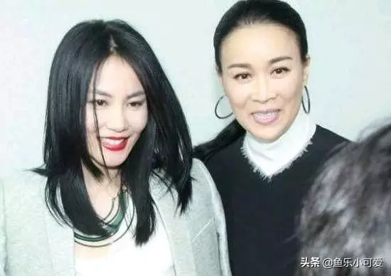 那英和王菲的女兒相差3歲,差距一目了然,輸的太慘!