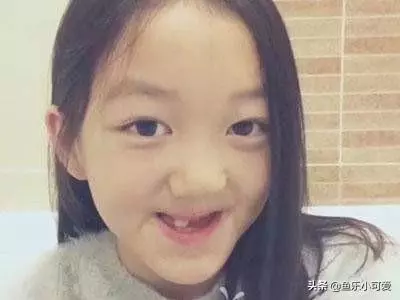那英和王菲的女兒相差3歲,差距一目了然,輸的太慘!
