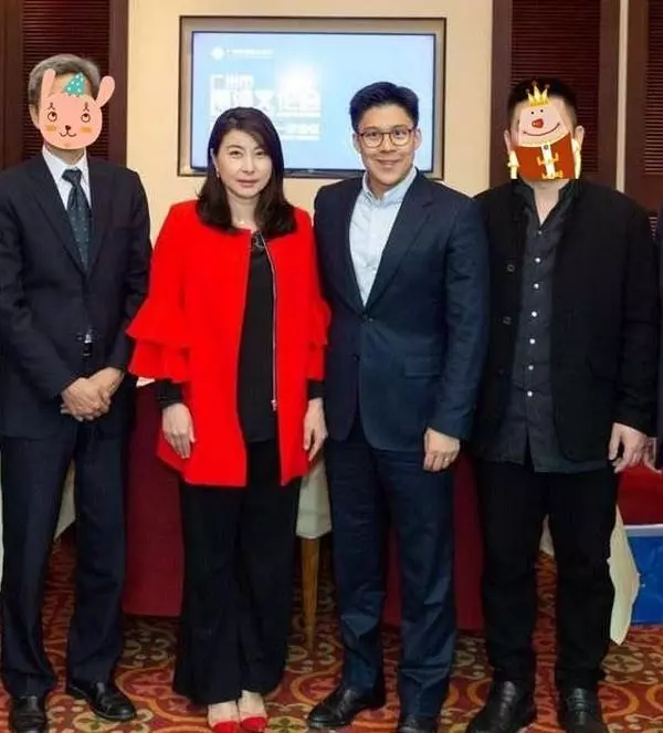 郭晶晶終於不低調了!穿金戴銀與丈夫出席活動,豪門氣場不輸李湘!