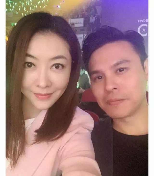 熊黛林富豪老公加入曬娃隊伍, 10個月小女兒髮型太雷人了