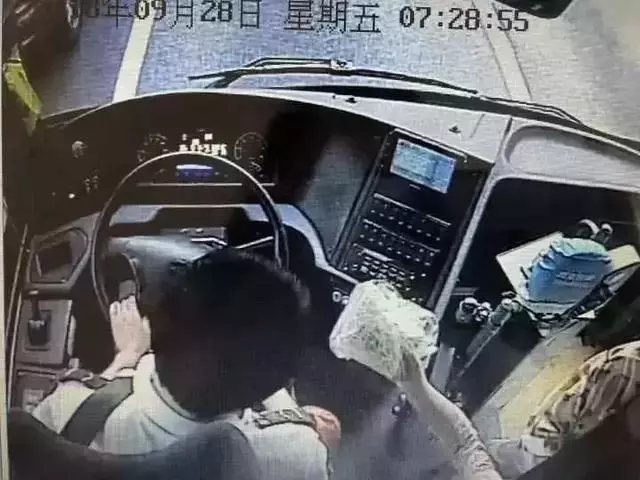 父母的教養,就是孩子的起跑線,能這樣做的媽媽,怎麼會教出熊孩子?