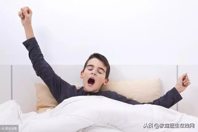 男人早起後,堅持4個小動作更長壽!還不快學起來