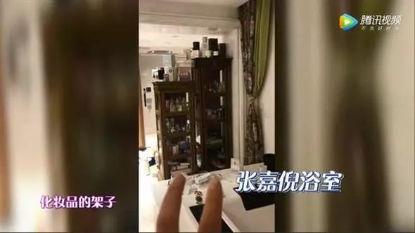 【最美妃子Super豪宅內部大曝光!】客廳是小型遊樂園,浴室大到會迷路?!網哭:廁所都買不起~