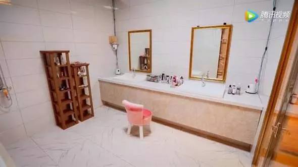 【最美妃子Super豪宅內部大曝光!】客廳是小型遊樂園,浴室大到會迷路?!網哭:廁所都買不起~
